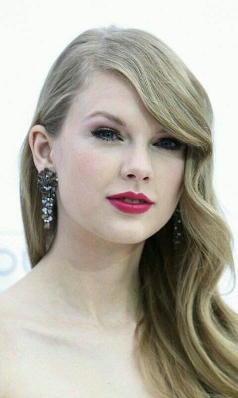 FREE FOLLOW FROM @royaleswift. Don't unfollow her.