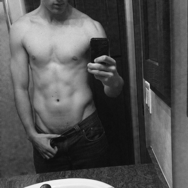 Im 21 and am lookin for fun. i only retweet sexy pics. Im a gentleman and hand out compliments left and right. Im always down to talk so hit me up ladies ;).