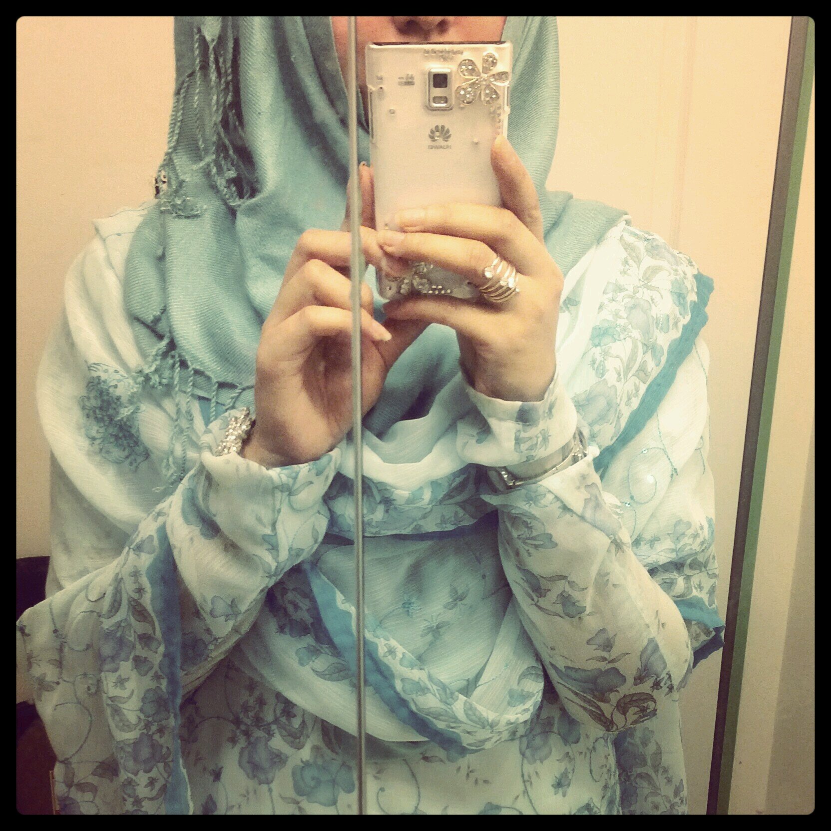 TheEmAz_ing's profile picture. I'm just a ridiculously awkward girl living in a graceful and polished world.