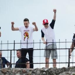THAT'S A FREE FOLLOW. DONT FOLLOW ME! FOLLOW @diciannove1D OR I UNFOLLOW BACK IMMEDIATLY.