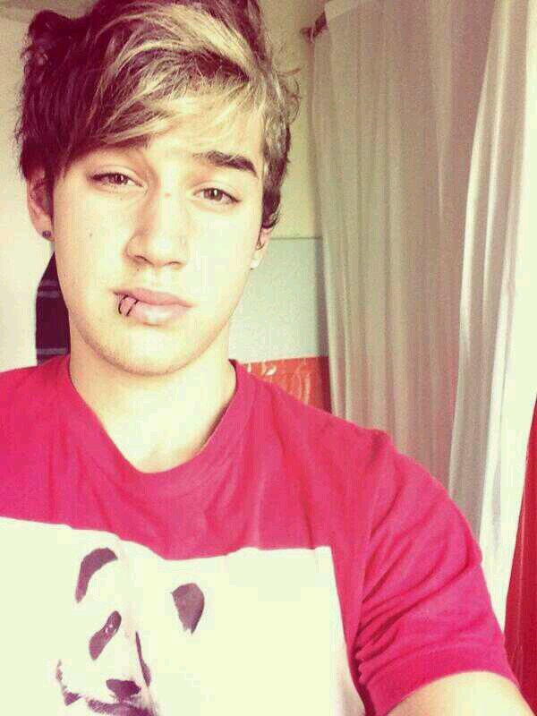 lubepls's profile picture. ♛the crazy white boy and the beautiful boca girl♛ 3/5°1/4°1/5°mariam°gina°faydee°hwe°others