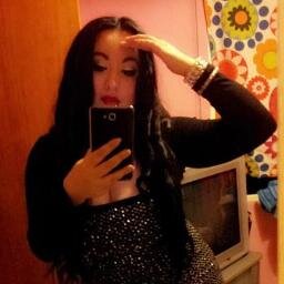 Soy administrativa. Photoshop es una pasión, me encanta retocar fotos. Adicta a la fotografía. Mi gran hobbie, cantar flamenco.