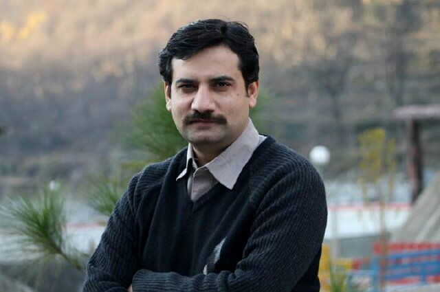 Dastageer11's profile picture. Editor-North at Saar Digital--@lok_sujag |
Ex-Pesh corspondnt of (slain) @HeraldPakistan-- first organizat'l-level media casualty of hybrid regime of Gen Bajwa|