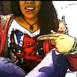 Pequeña ilusionada, mi pasión es el rap, adoro el reggae. Dando por culo desde el 97. A veces me da por ser normal, a menudo no.