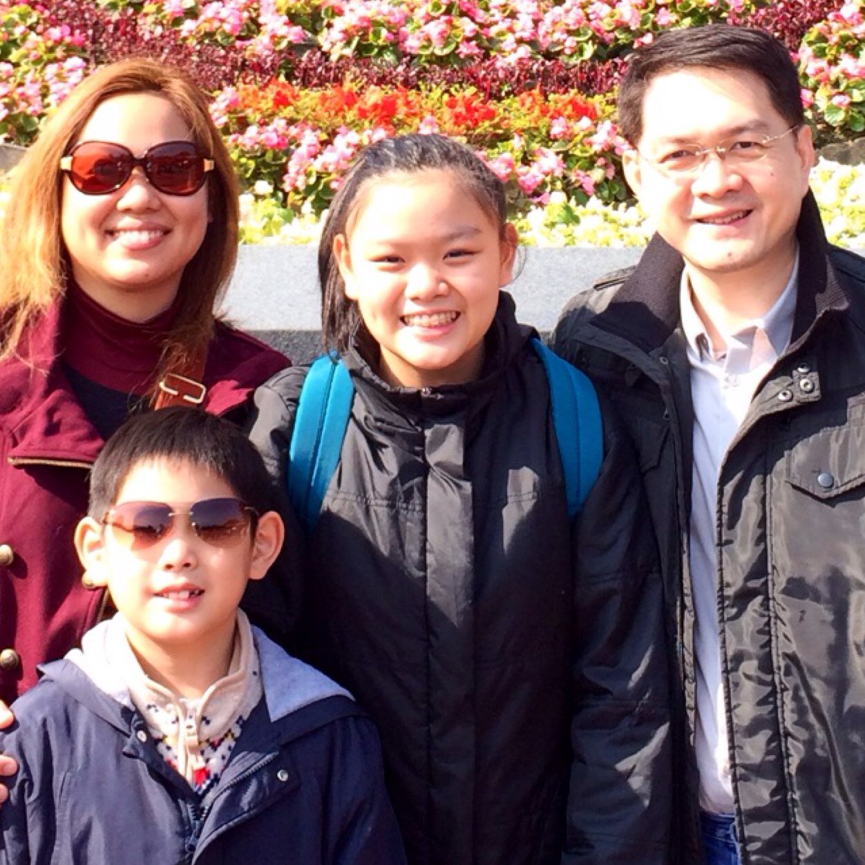 Im a loving wife and working mother of two, loves to travel, eat and most of all shop!!!!!