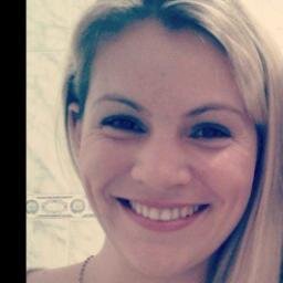 Felicidade é acreditar que existe uma força soberana sobre todas as coisas Jesus Cristo, é lutar sempre até o fim por dias melhores,contemplando o Belo sem medo
