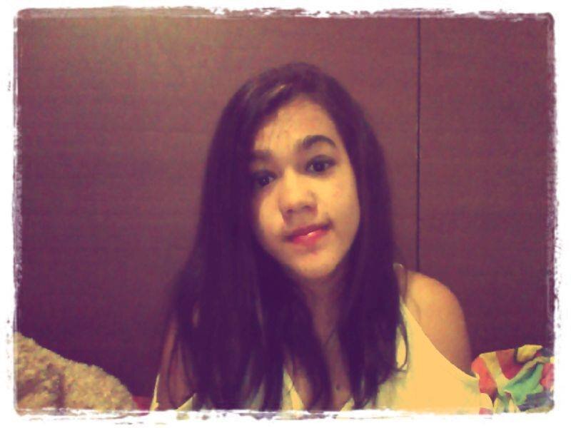 Amo minha familia, gosto de rock n' roll, sou Beatlemaníaca, Skatista^^,evangélica, sou legal, sou fofa e linda *----*