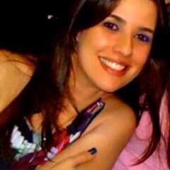 A menina mulher,dos olhos castanhos,dos cabelos compridos,do sorriso sincero,da risada esquisita,do coração enorme,que ama a vida e que deseja apenas ser feliz!