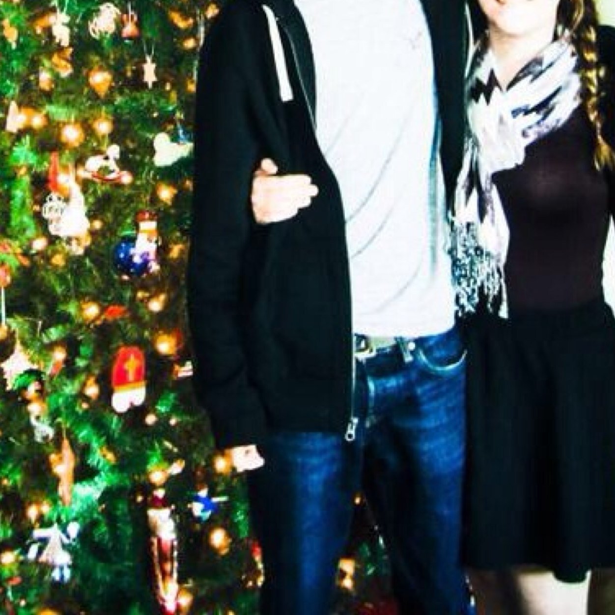 I'm a highschool girlfried to a U.S. Army boyfriend 

✨avi is us✨