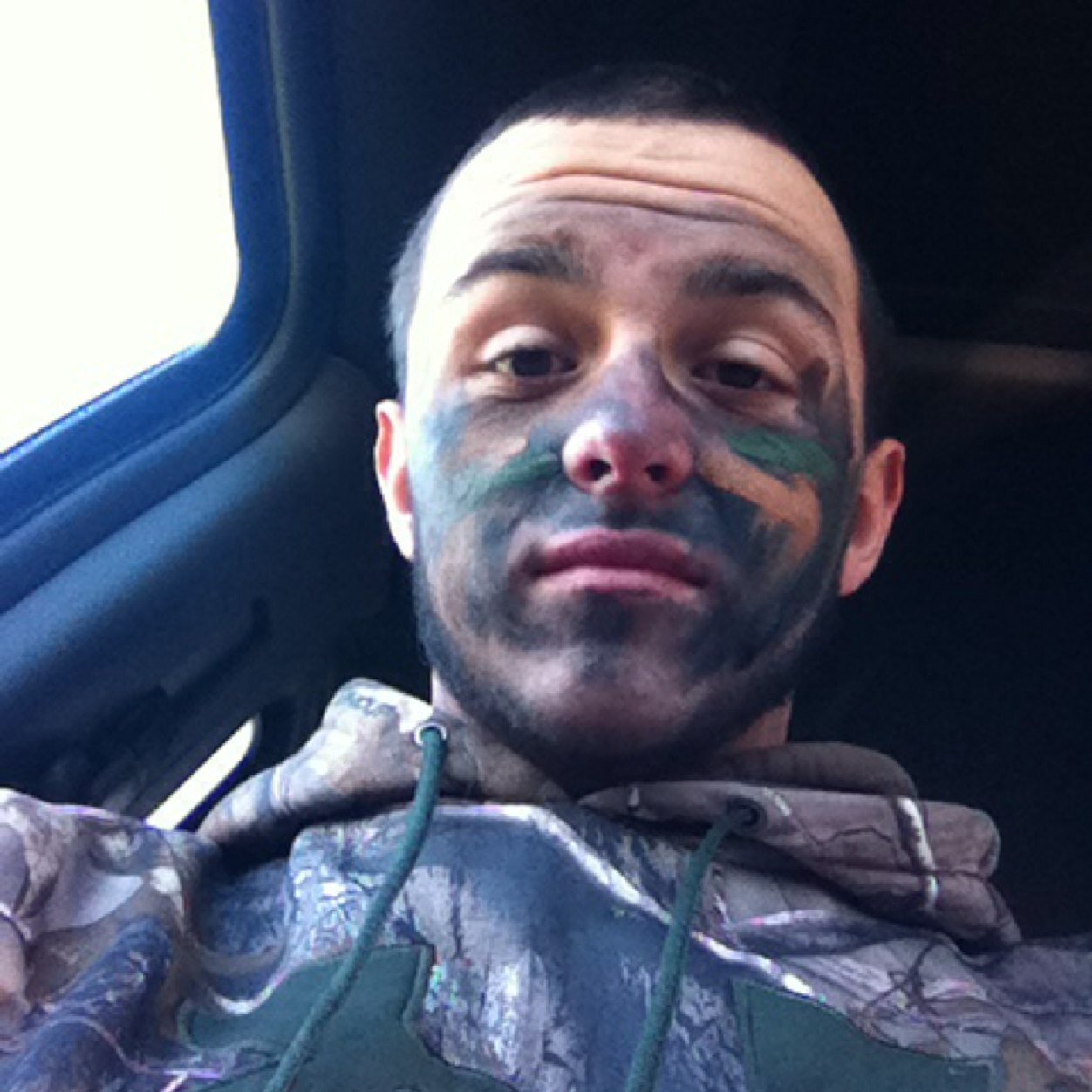 Im Austin James. Go to Russellville High. Im 17. I love to hunt and fish. Roll tide.