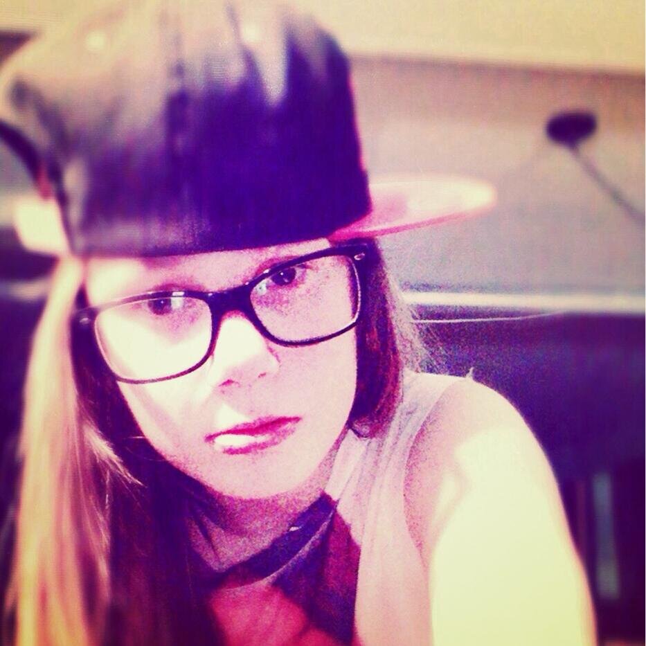 I just started my carreer as a singer. //#RP #Multi-Verse //I'm not the real Emily Gomez