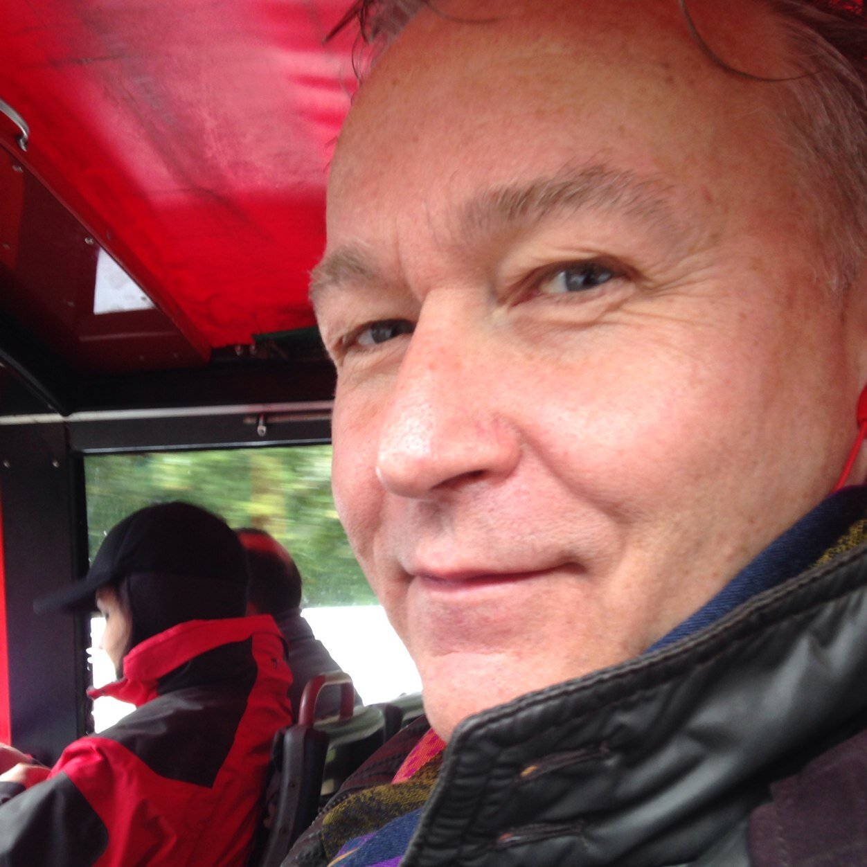 Cand. Phil. CEO i First Chair A/S. Fagligt: PR-ekspert. Interesser: musik, litteratur, sprog, politik, tennis og golf.