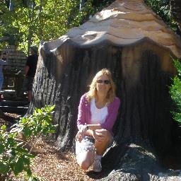 Married with children: love reading, traveling, saving, sunny days and quiet nights.