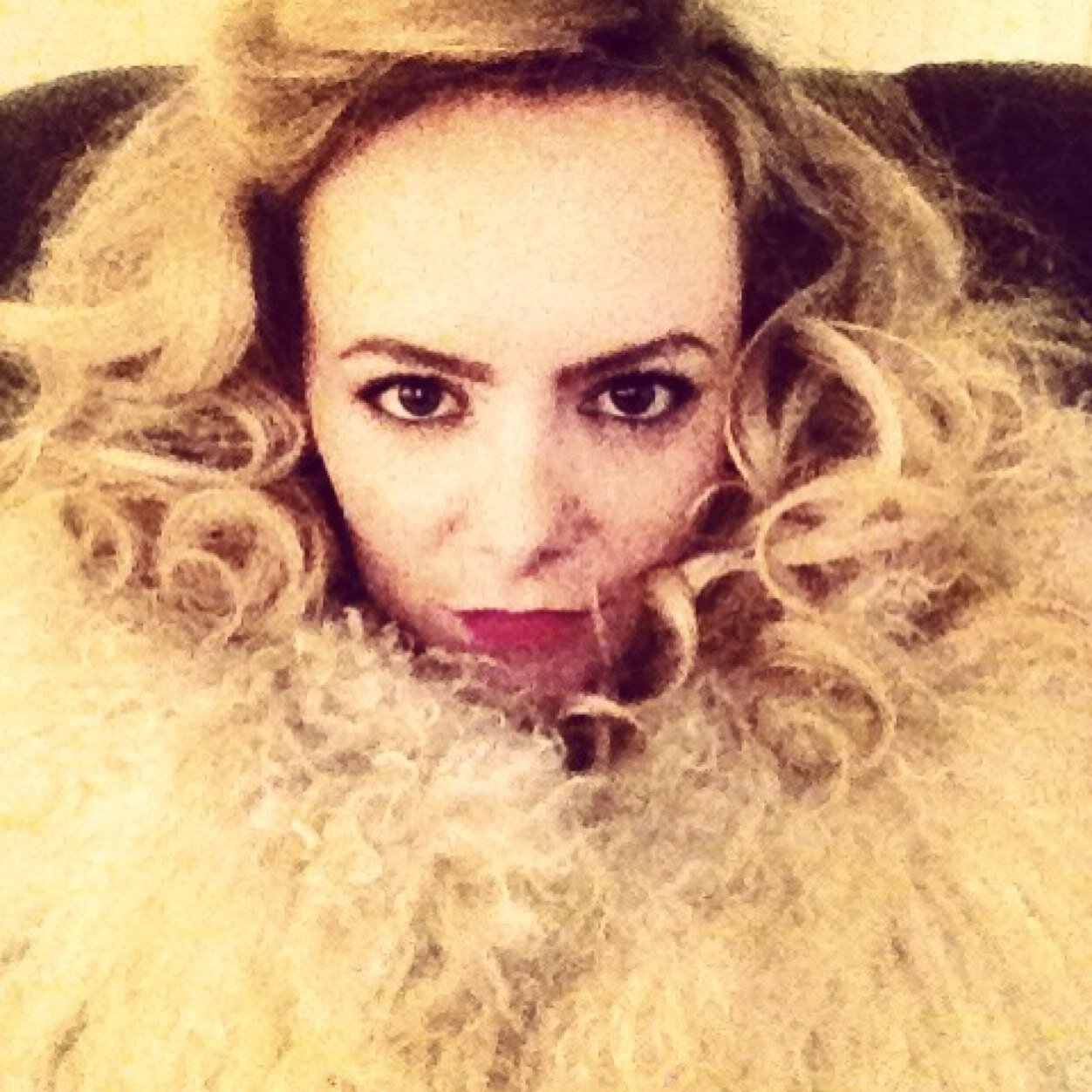 Ex theatre/dancer. Yoga enthusiast. Pooch owner and mother of one.