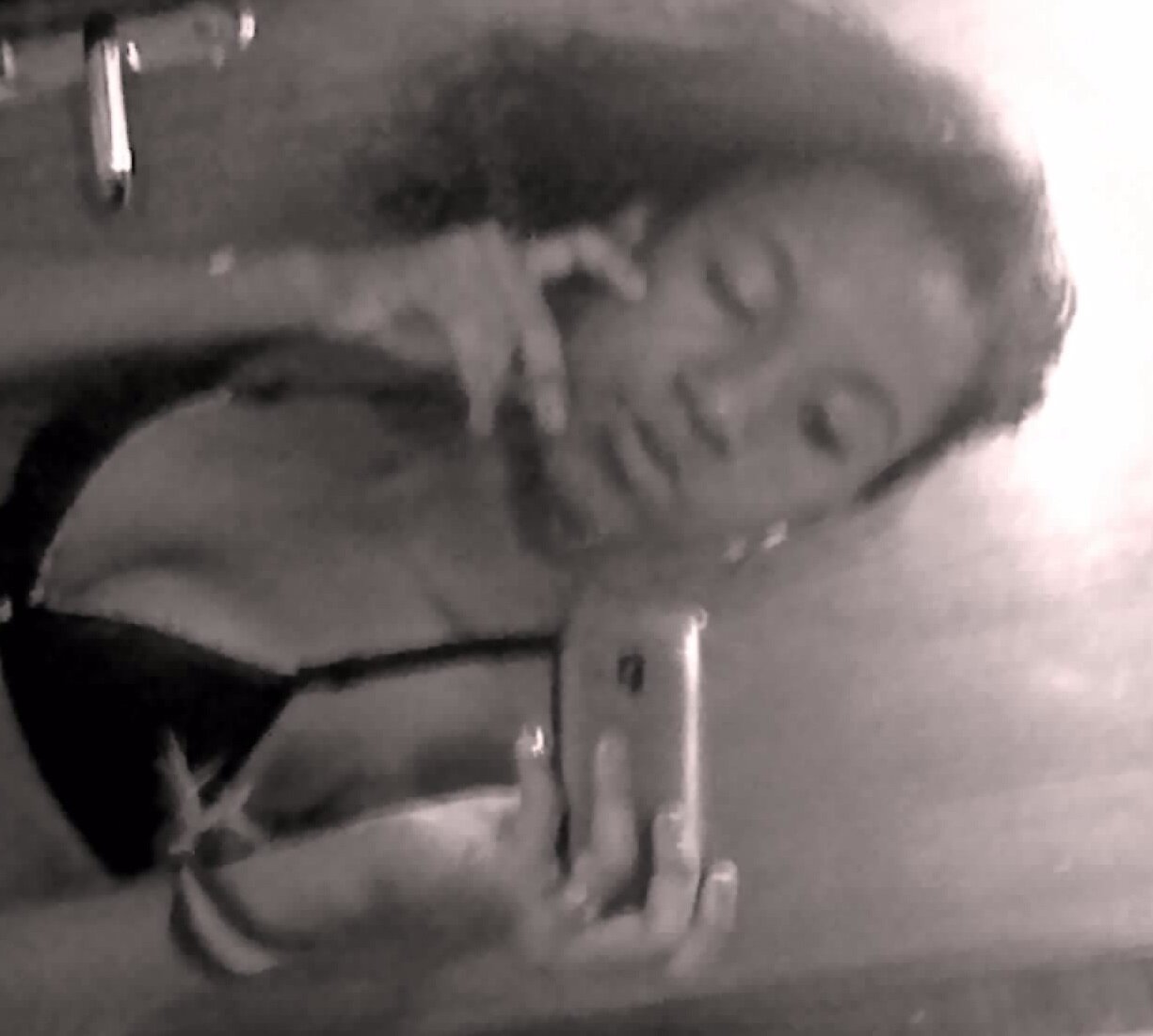 -Ela é hit é pagode, é favela, é oq mata os neguin é oq move o mundo, ela é zica, ela é foda, ela é top, ela é tudo♪♫