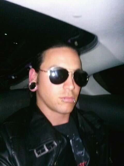Just your basic crazy musician, I love relaxing with my Wife Angelica Marley I love metal, hardcore, punk and some pop, Want to know anything just ask.