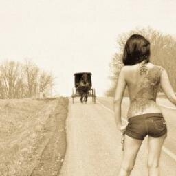 Если любишь - люби без обмана. Если веришь - то верь до конца. Ненавидишь - скажи это прямо. А если смеёшься - то смейся в глаза.
