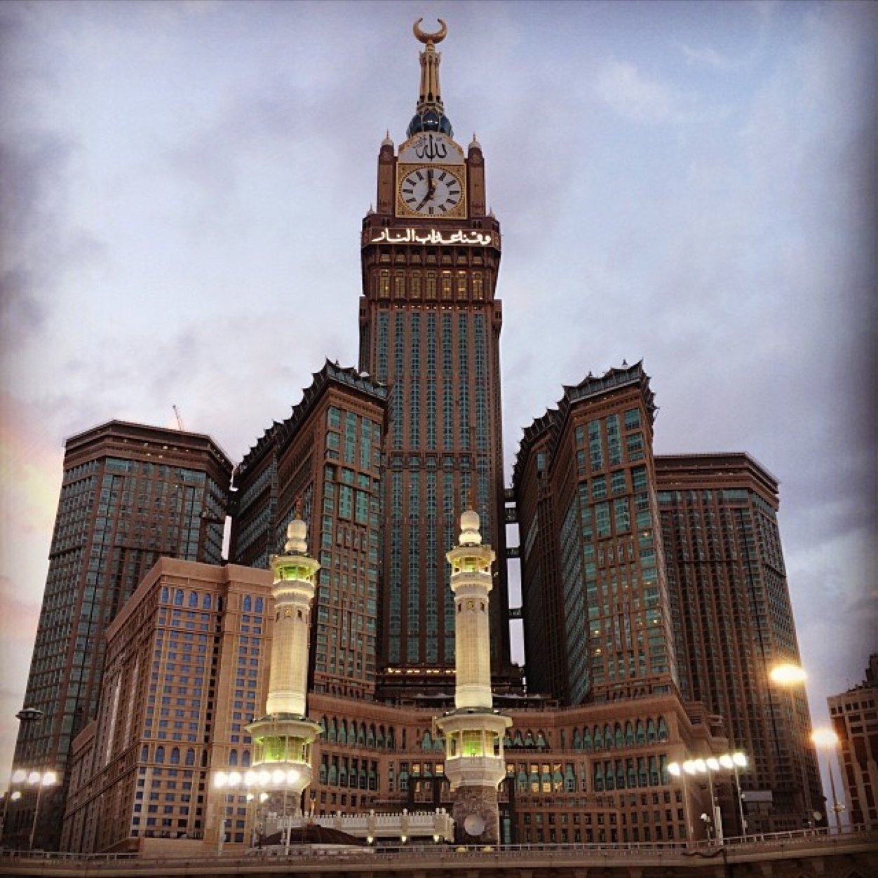{ألا بذكر الله تطمئن القلوب} ✨ أشهد ان لا اله الا الله و أشهد أن محمدا رسول الله. لا تبخل على نفسك  الأجر❤Follow me i follow back