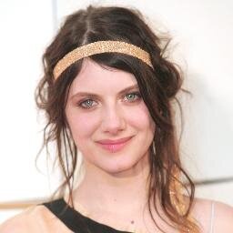 ArianneLefevre's profile picture. 23. Hija del Ministro de Defensa. Apasionada de la música y los viajes. Si quieres algo más, silba. O canta, que queda mejor. O no me llames. #RPDesBarricades