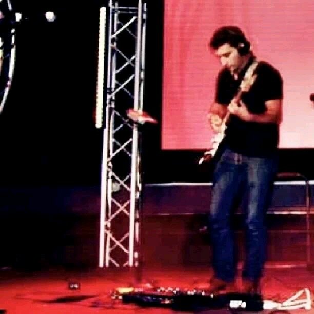 Musico , Oasis.  Y GV
