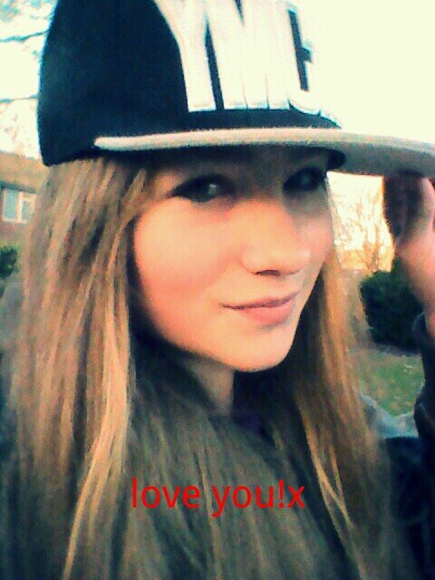 14 yearss Handbal!!! Love m friends follow me on insta;)@claudiaaaloveyou