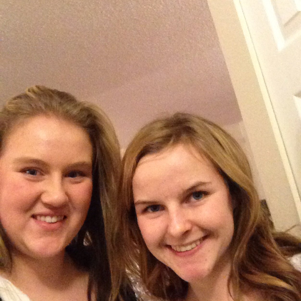 lyndzeygervaiz8's profile picture. clear hearts 
full eyes 
cant lose