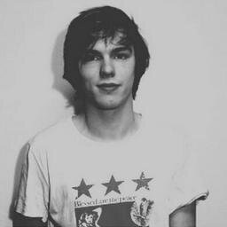 Amigo de Sid, novio de Michelle, novio de Abby