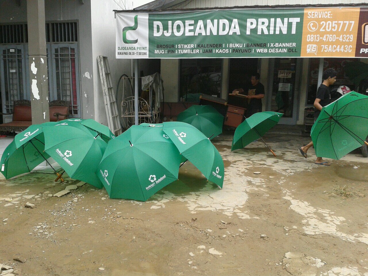 Kotak kemasan produk, Brosur, Majalanh,flayer,banner, buku, stiker, kaos, merchendise dll l M.081214976414 
http://t.co/IvEnBcM7JA