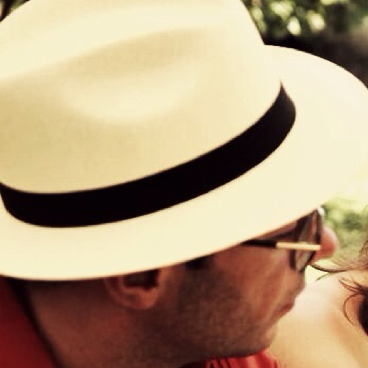 JDBERNICHON's profile picture. La preuve qu'il y a des êtres intelligents ailleurs que sur Terre est qu'ils n'ont pas essayé de nous contacter. 
Calvin et hobbes