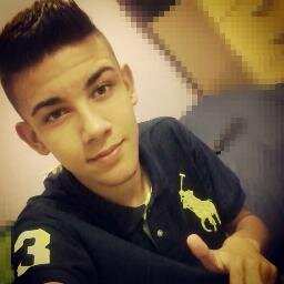 O segredo de tudo é se diferenciar ! Aquariano. #Tricolor,idiota,feio,chato, irritante. *∿ @Leh_sandrinha My girlfriend ❥