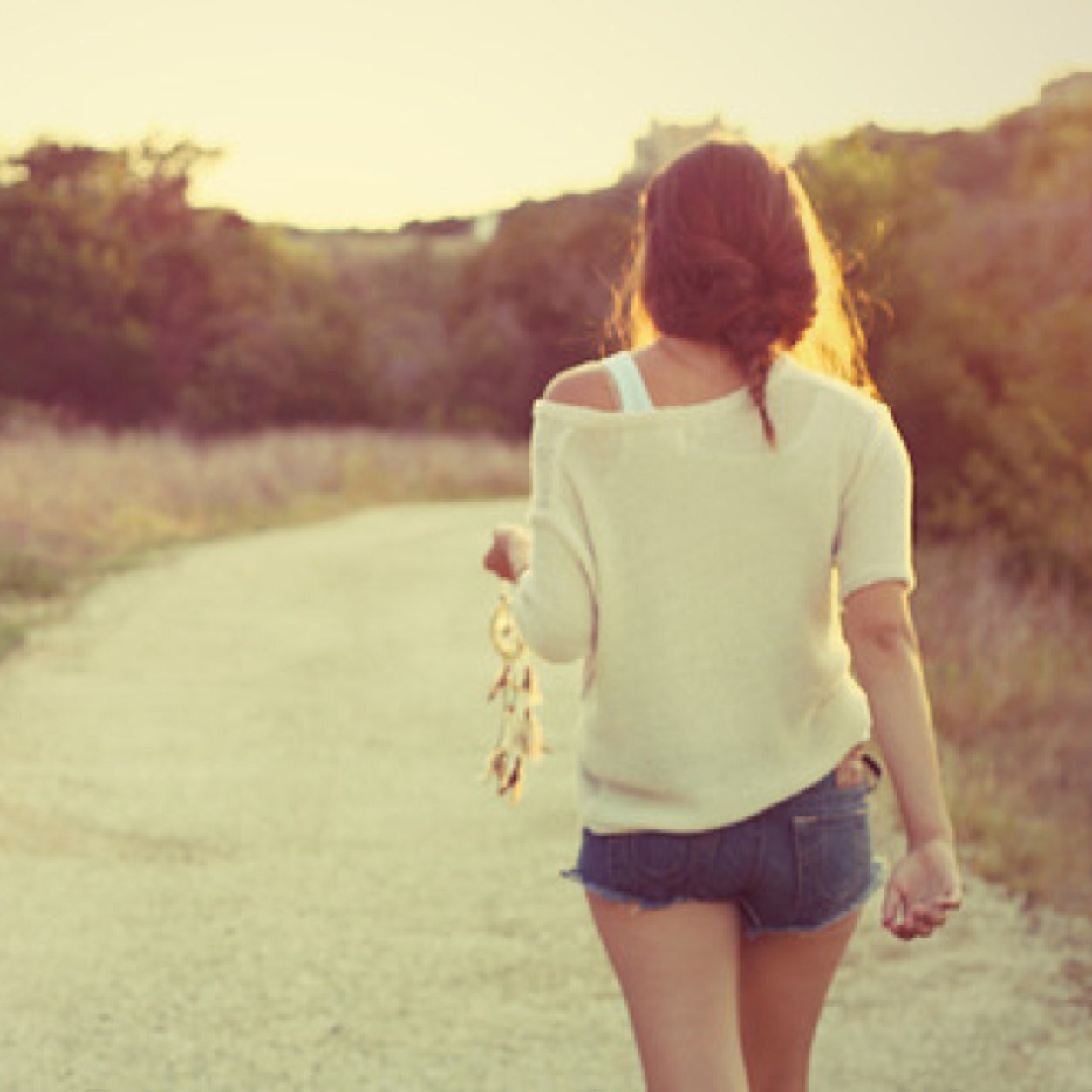 my thoughts on being a girlfriend, my advice to another girl on keeping you're boyfriend.