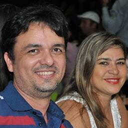 Jornalista profissional, esposo e pai apaixonado, filho obediente e eleitor otimista.