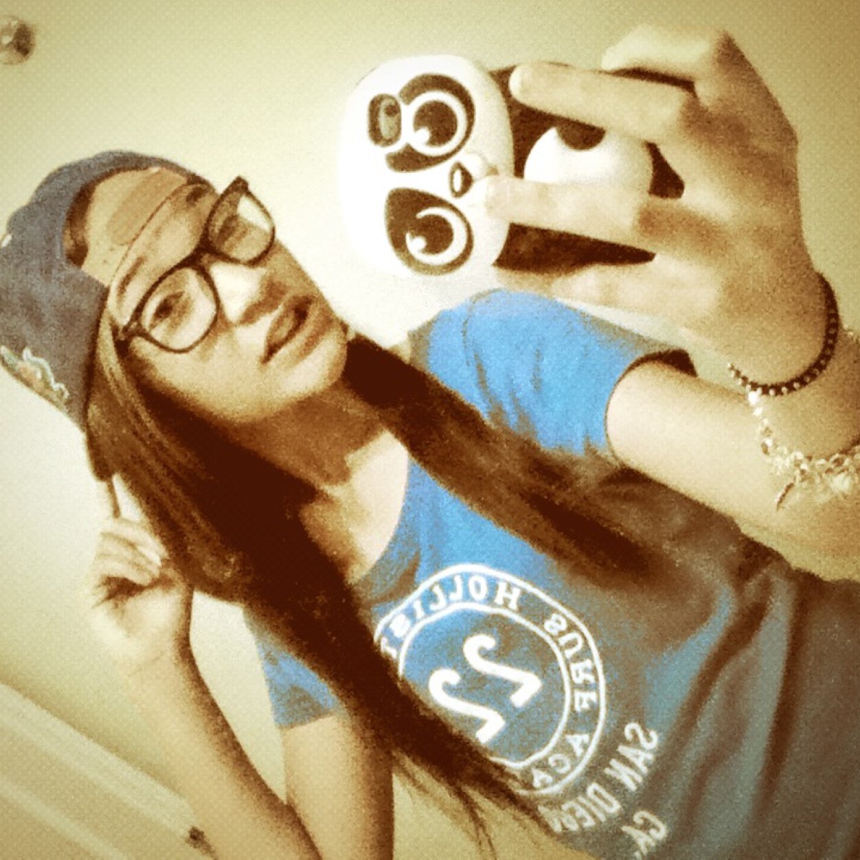 (Note: This Is My Back Up Twitter Account !) In Order To Be Irreplaceable, One Must Always Be Different. - Coco Chanel #TeamLightSkin fuhh lifee✨✌