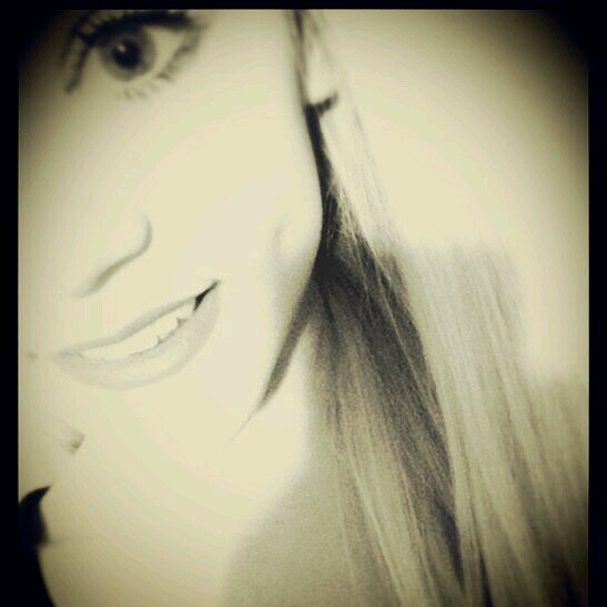 follow me I follow back..      mybestfriend/myboyfuriend -devinjackson.  18.04.13♥