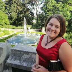 AlisaThorne1's profile picture. Just reading.