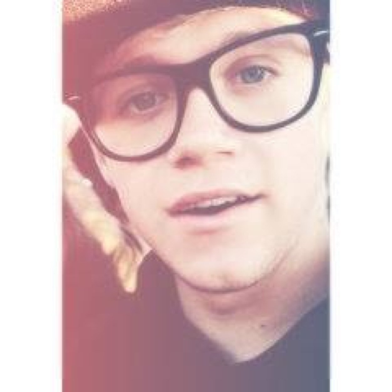 NIALL PLEASE FOLLOW ME I HAVE BEEN A FAN FOR 3 YEARS PLEASE! (Follow me I follow back)