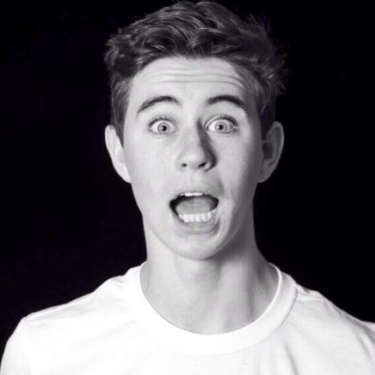 MeNashGrier's profile picture. Hey I'm Nash and I make pointless vines (parody)