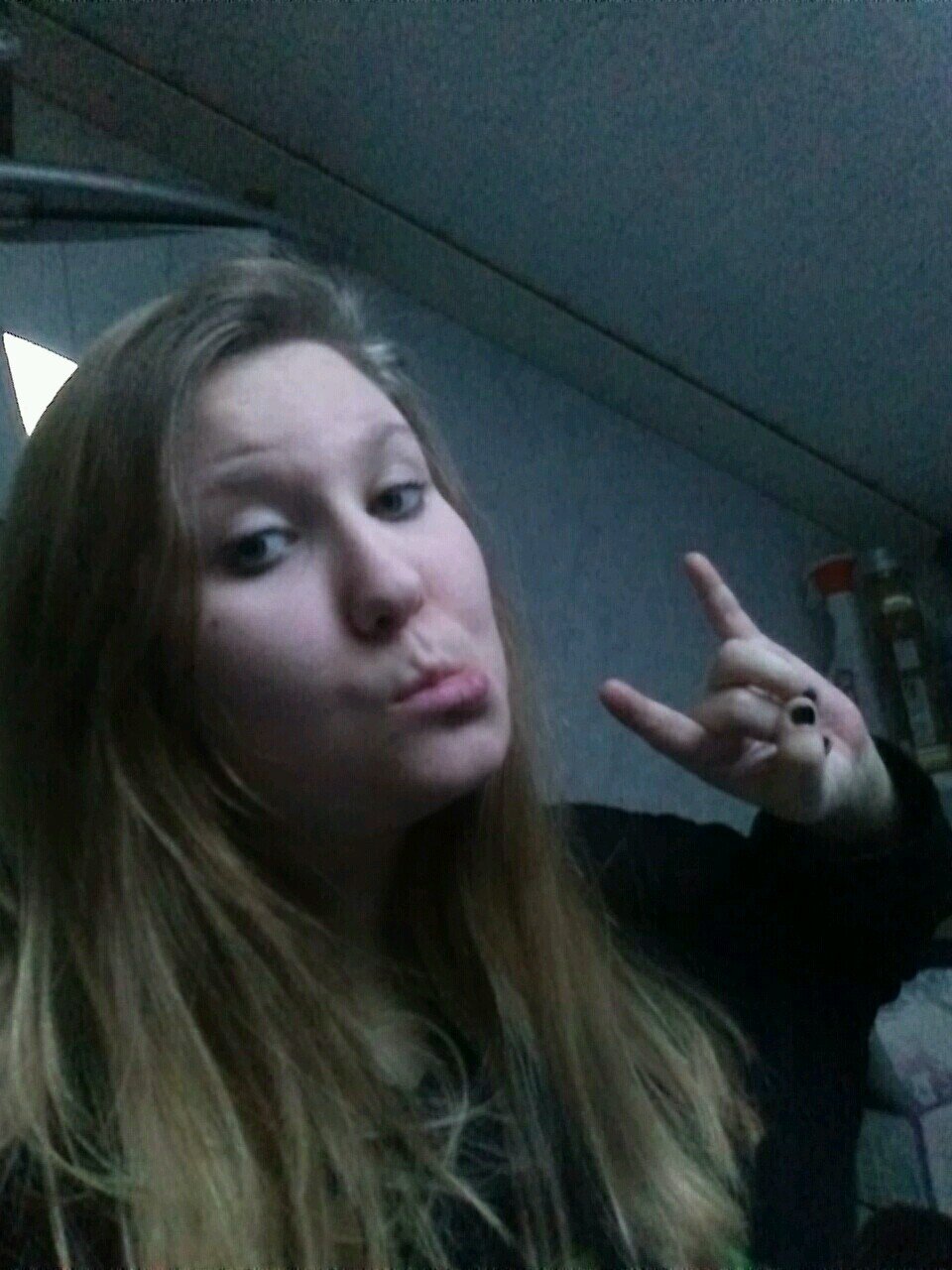 13(Austria)girl halb emo:)
