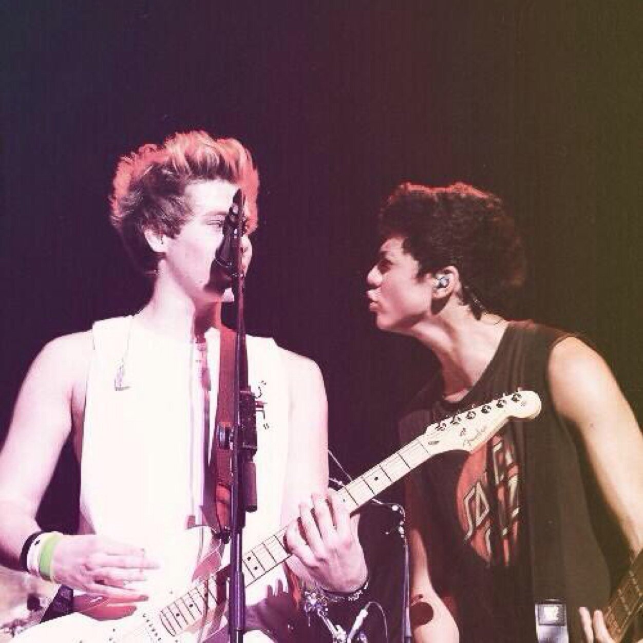 https://t.co/Wx3nB6oocx 5sos loves you so so so much! You are amazing and perfect just the way you are! ❤️