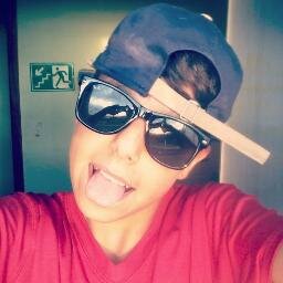 Eu não te deixaria por uma aventura atoa, e nem te trocaria por qualquer outra pessoa ♪            ♪ Ostentação Fora do Normal ♪