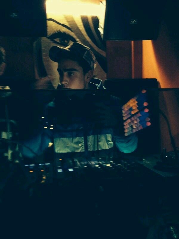 DJ & Producer. Residente en Espectro Music y HOOM Club
