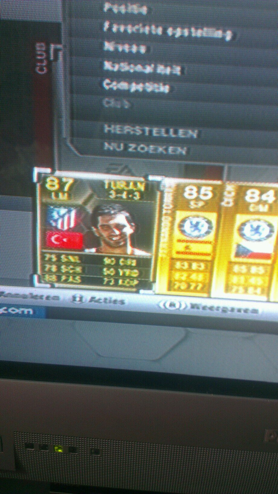 mijn account op 14 is gescamt kan ik van iemand coins of spelers krijgen op fut 13