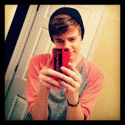 Hi, i´m directioner boy
Nunca hagas llorar a una Princesa. ●