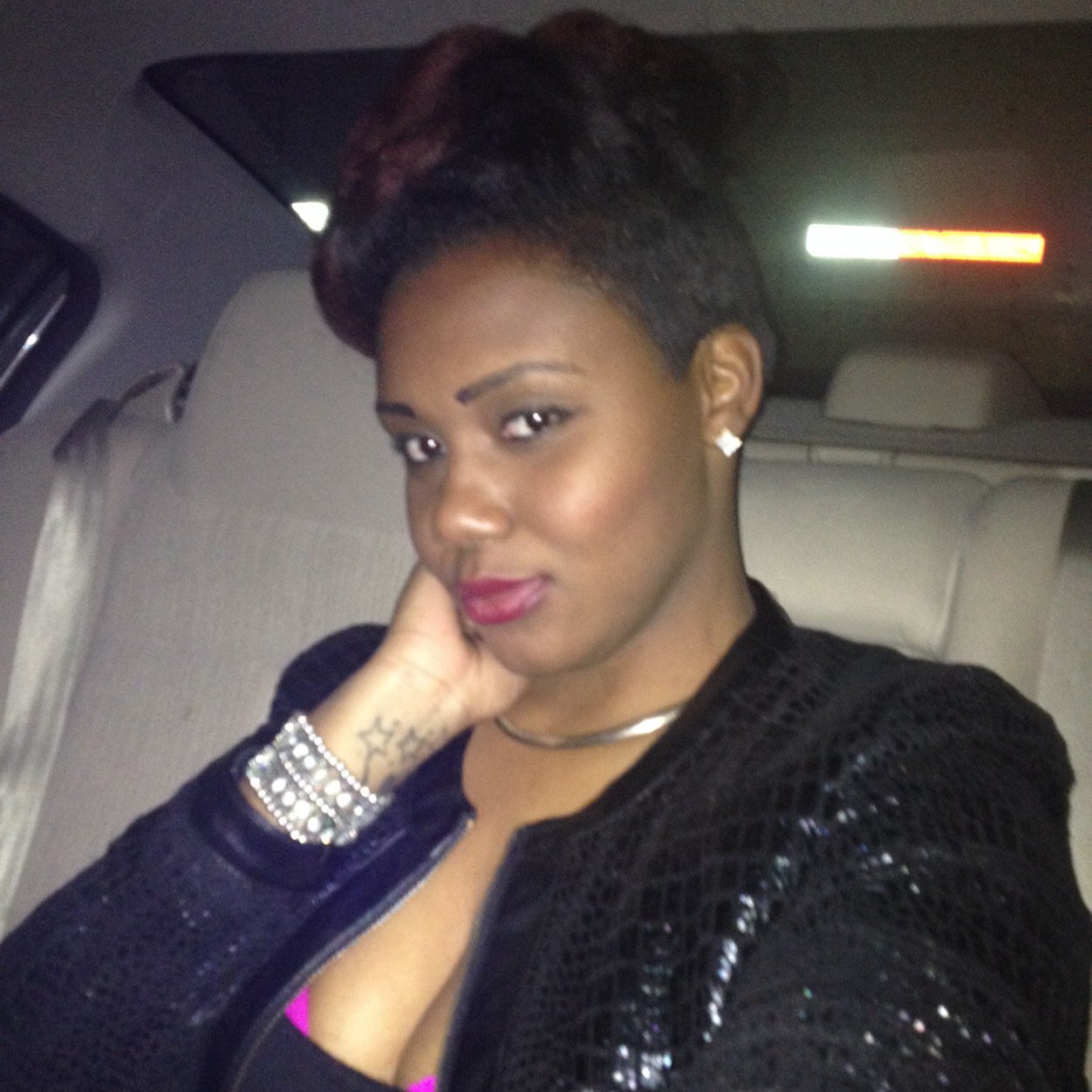 Mother| hairstylist| CEO BIPOLAR_BEAUTIEZ loving and caring person plz turn that follow button blue