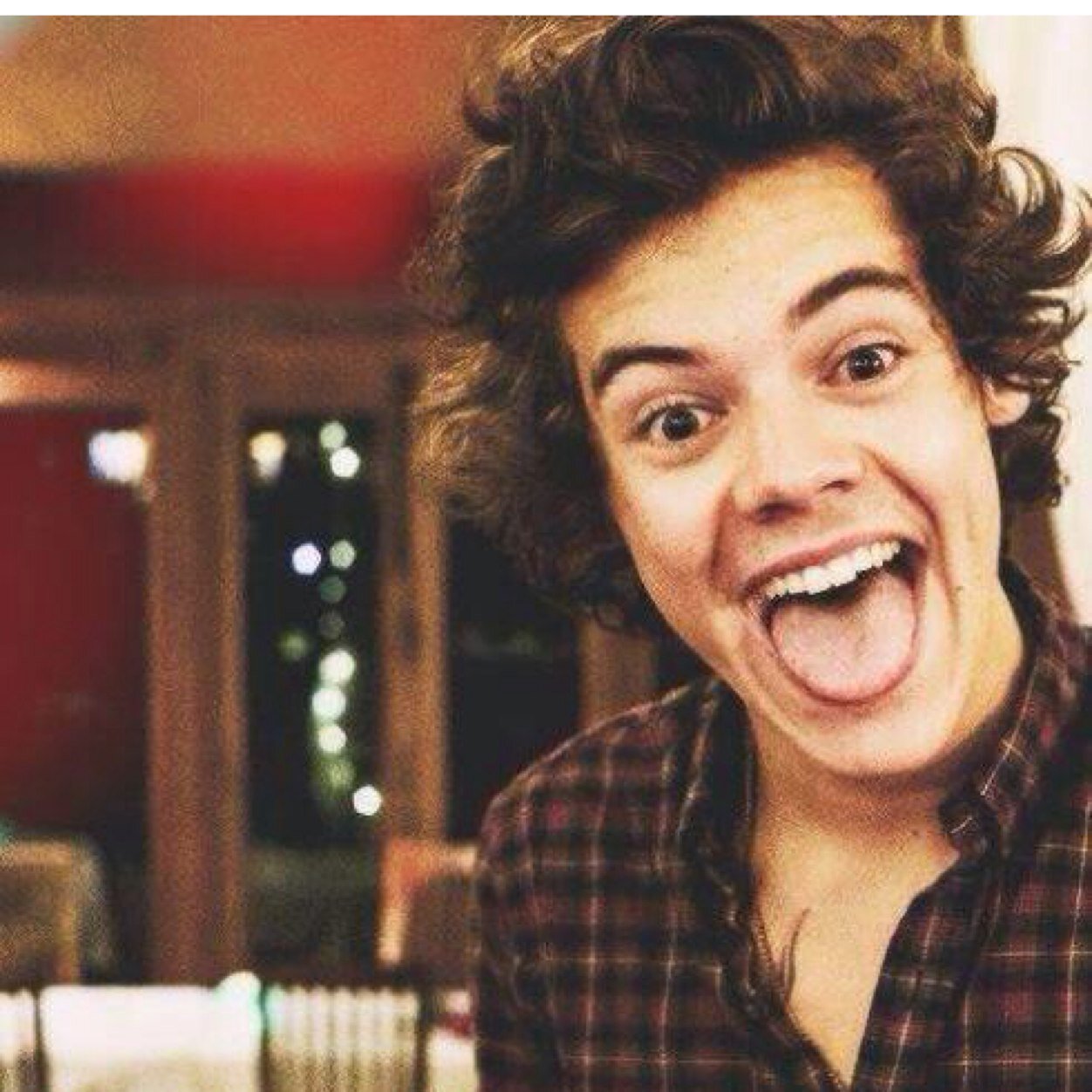 follow @stormlessharry bc i gave your sexy face a free follow :~)