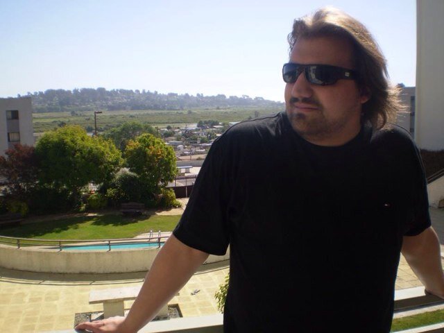 esaavedrad's profile picture. como dice una bella canción de Joan Manuel Serrat, prefiero los caminos a las fronteras....