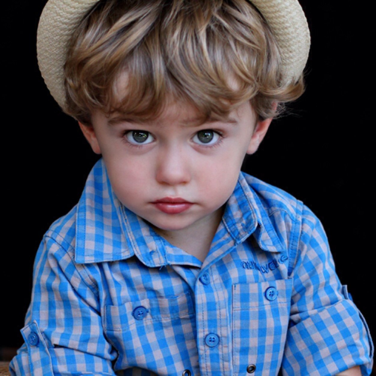 Jamie Kirk-McCoy. Son of @CaptJim_Kirk and @LegendaryBones. My big sister is @LegendaryJo. Born 24th December. 5 years old. [RP|ST|OC]