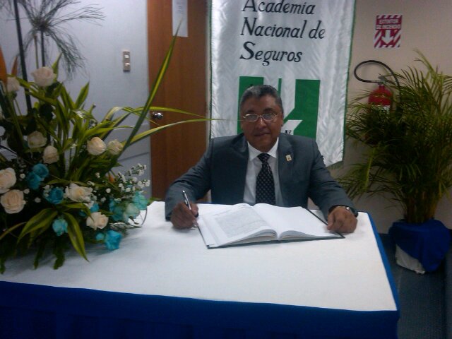 Abogado experto en seguros 32 años de experiencia. Docente a nivel nacional residenciado en caracas - Venezuela nilodpv@hotmail.com / @gmail.com  / @cantv.net /