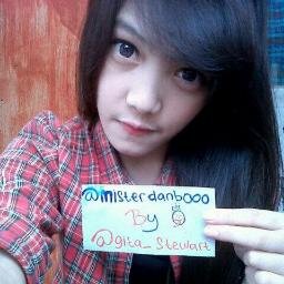 Ngetwitt random tapi paling sering tentang perasaan. || Follow @Misterdanboo Sekarang! || Budayakan Retweet ya:)