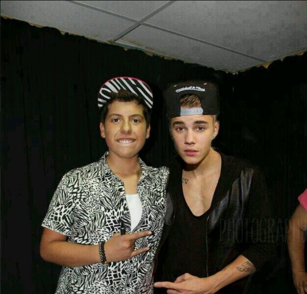 Hello my name is Jorge!!! 16 years old and my two idols is the @justinbieber and @matthunter123
